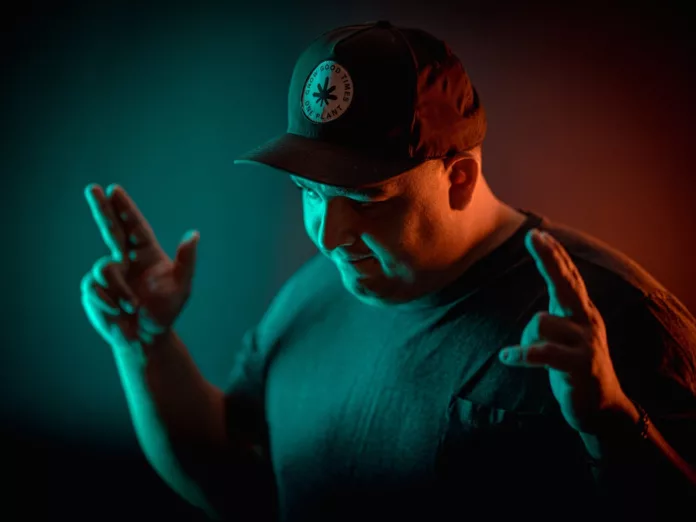 Hotboxx & Dead On teamed up on the smooth & soulful new Deep House music heater Gotta Know via Hotfingers Music.