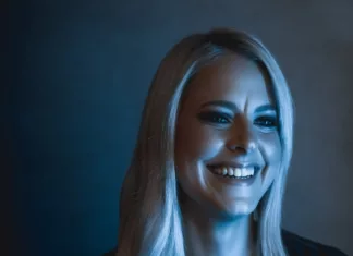 Reason II Rise presents Artena’s remix of Pinkque & That Girl’s Breathe Fire — a fresh Trance journey balancing emotion and intensity.