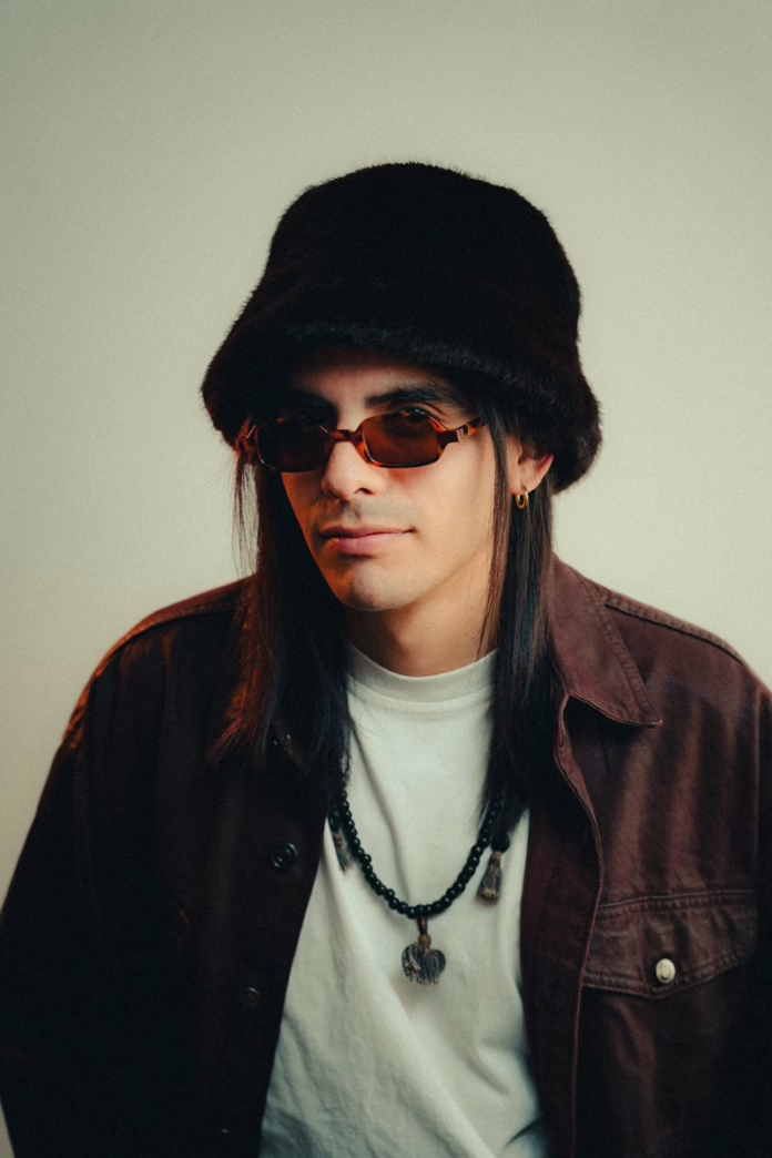 Peruvian producers Renzo Zong, J'Ugaz and Harddisk teamed up on their infectious new 3-track Afro House EP "Komodo" via Zompayra Records. Peruvian producers Renzo Zong, J'Ugaz and Harddisk teamed up on their infectious new 3-track Afro House EP "Komodo" via Zompayra Records.