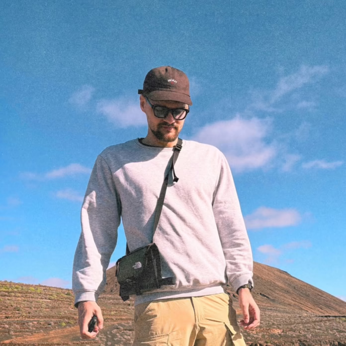 DOS – Tell Me single artwork, emotional alternative dance and Future Garage release on Studio Bahöö DOS Tell Me Studio Bahöö Alternative Dance Future Garage Single